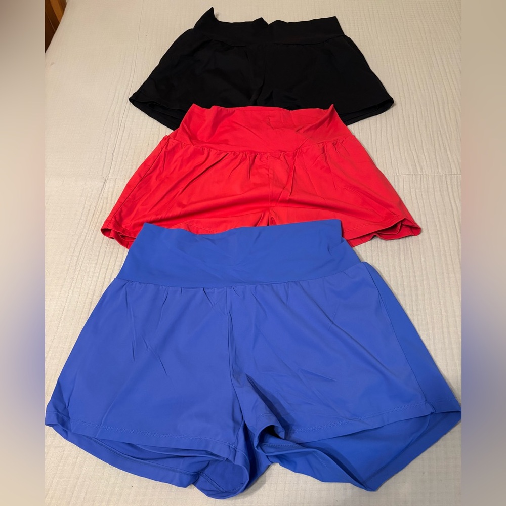 Halara super high waisted back and side pockets 2.5" yoga shorts